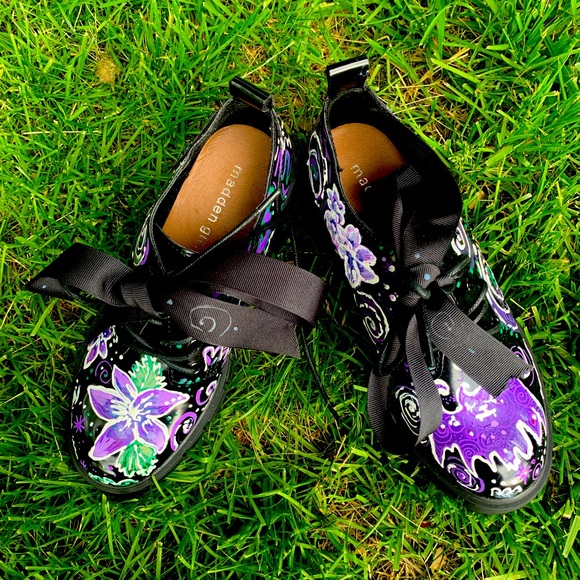 Shoes - Women’s Hand painted Bat and flower Goth size 6 Platform heeled lace up shoes